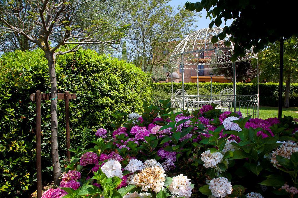 Borgo Tre Rose Hotell Valiano Eksteriør bilde