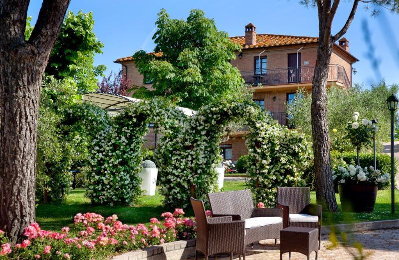 Borgo Tre Rose Hotell Valiano Eksteriør bilde